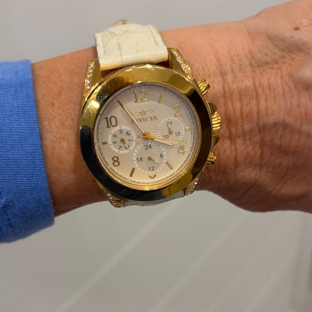 Invicta Gold and Cream Watch - Picture 7 of 11